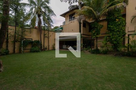 Casa de condomínio para alugar com 800m², 5 quartos e 6 vagas Casa de condomínio para alugar com 800m², 5 quartos e 6 vagasÁrea Externa