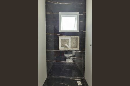 Casa à venda com 180m², 3 quartos e 2 vagasBanheiro da suíte 2