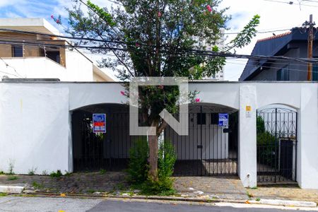 Casa à venda com 300m², 4 quartos e 2 vagas Casa à venda com 300m², 4 quartos e 2 vagasFachada