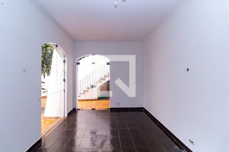 Casa à venda com 300m², 4 quartos e 2 vagas Casa à venda com 300m², 4 quartos e 2 vagasQuarto de Serviço
