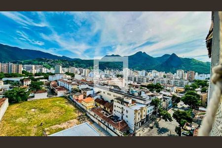 Apartamento à venda com 77m², 2 quartos e 1 vaga