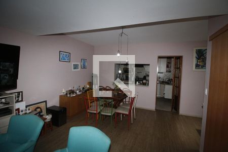 Casa à venda com 321m², 10 quartos e 5 vagasSala