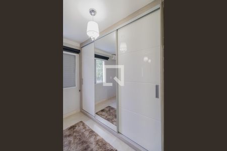 Casa de condomínio à venda com 150m², 3 quartos e 4 vagasCloset Suíte 1