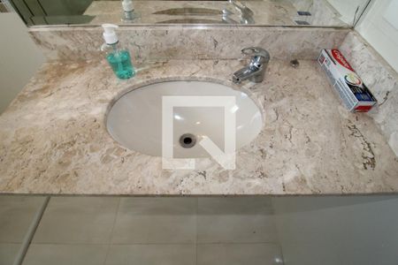 Casa à venda com 200m², 3 quartos e 6 vagasQuarto 1 - Banheiro