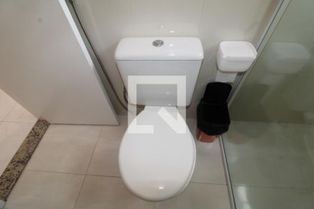 Casa à venda com 200m², 3 quartos e 6 vagasQuarto 1 - Banheiro