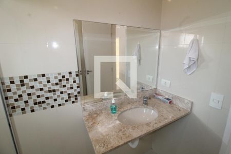 Casa à venda com 200m², 3 quartos e 6 vagasQuarto 1 - Banheiro