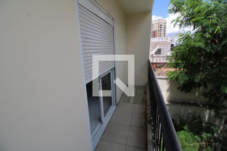 Casa à venda com 200m², 3 quartos e 6 vagasQuarto 3 - Varanda