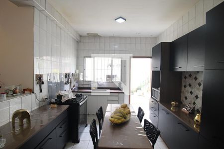 Casa à venda com 130m², 5 quartos e 2 vagasCozinha