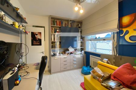 Apartamento à venda com 200m², 5 quartos e 2 vagas Apartamento à venda com 200m², 5 quartos e 2 vagasQuarto 4