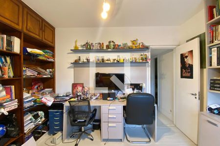 Apartamento à venda com 200m², 5 quartos e 2 vagas Apartamento à venda com 200m², 5 quartos e 2 vagasQuarto 4