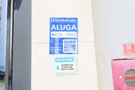 Apartamento para alugar com 42m², 2 quartos e sem vagaPlaca instalada na fachada do condomínio