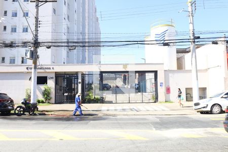 Apartamento para alugar com 42m², 2 quartos e sem vagaFachada do condomínio - Placa instalada no muro