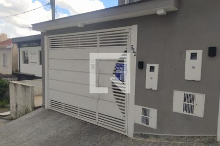 Casa à venda com 165m², 3 quartos e 3 vagas Casa à venda com 165m², 3 quartos e 3 vagasFachada