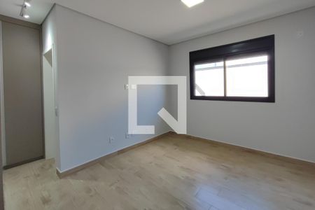 Casa de condomínio à venda com 274m², 3 quartos e 4 vagas Casa de condomínio à venda com 274m², 3 quartos e 4 vagasQuarto Suíte 2