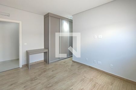 Casa de condomínio à venda com 274m², 3 quartos e 4 vagas Casa de condomínio à venda com 274m², 3 quartos e 4 vagasQuarto Suíte 2