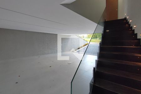 Casa de condomínio à venda com 274m², 3 quartos e 4 vagas Casa de condomínio à venda com 274m², 3 quartos e 4 vagasEscada - Garagem