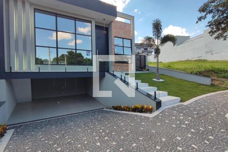 Casa de condomínio à venda com 274m², 3 quartos e 4 vagas Casa de condomínio à venda com 274m², 3 quartos e 4 vagasFachada