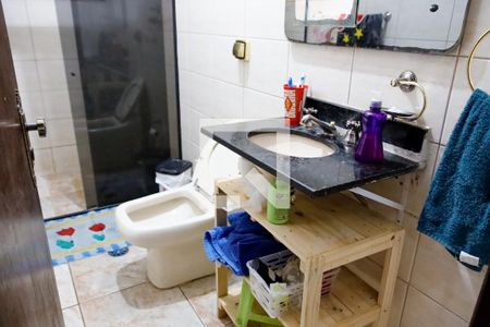 Casa à venda com 185m², 4 quartos e 2 vagas Casa à venda com 185m², 4 quartos e 2 vagasBanheiro