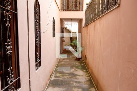 Casa à venda com 185m², 4 quartos e 2 vagas Casa à venda com 185m², 4 quartos e 2 vagasCorredor