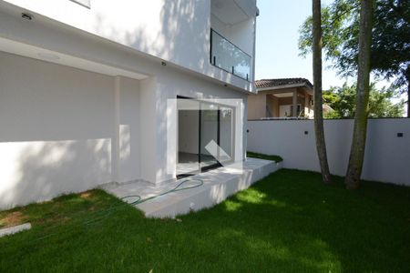 Casa de condomínio à venda com 350m², 4 quartos e 4 vagasQuintal
