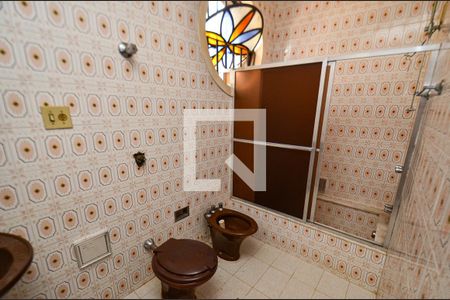 Casa à venda com 268m², 3 quartos e 2 vagas Casa à venda com 268m², 3 quartos e 2 vagasBanheiro social