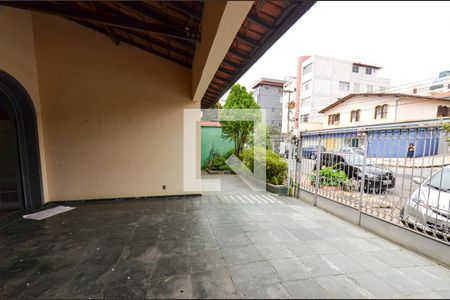 Casa à venda com 268m², 3 quartos e 2 vagas Casa à venda com 268m², 3 quartos e 2 vagasÁrea comum