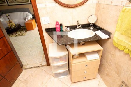 Casa de condomínio à venda com 255m², 3 quartos e 1 vagaBanheiro 2