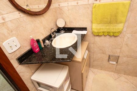 Casa de condomínio à venda com 255m², 3 quartos e 1 vagaBanheiro 2