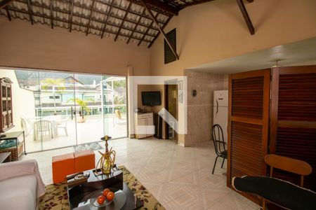 Casa de condomínio à venda com 255m², 3 quartos e 1 vagaSala Gourmet