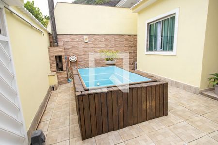 Casa de condomínio à venda com 255m², 3 quartos e 1 vagaPiscina