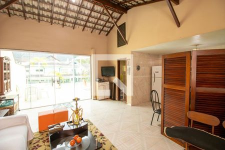 Casa de condomínio à venda com 255m², 3 quartos e 1 vagaSala Gourmet