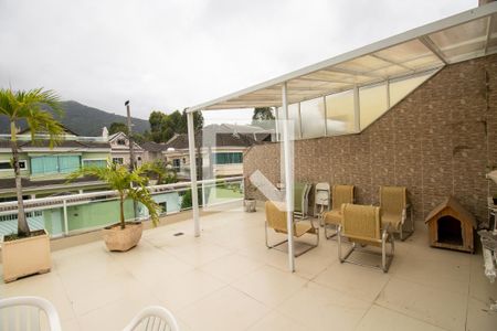 Casa de condomínio à venda com 255m², 3 quartos e 1 vagaCobertura