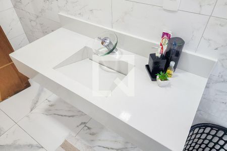 Casa à venda com 366m², 3 quartos e 8 vagasBanheiro Social