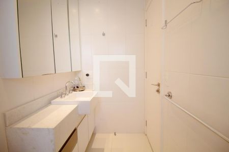 Apartamento à venda com 89m², 2 quartos e 2 vagas Apartamento à venda com 89m², 2 quartos e 2 vagasBanheiro da Suíte