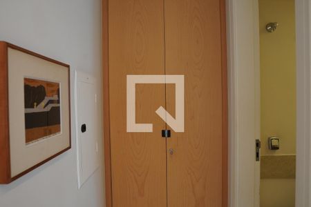 Apartamento à venda com 300m², 6 quartos e 4 vagasBanheiro Corredor