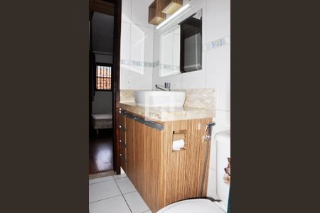 Casa de condomínio à venda com 121m², 2 quartos e 2 vagasDetalhe - Suíte