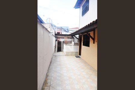 Casa de condomínio à venda com 121m², 2 quartos e 2 vagasCorredor Externo