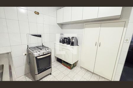 Casa à venda com 180m², 4 quartos e 2 vagas Casa à venda com 180m², 4 quartos e 2 vagasCozinha