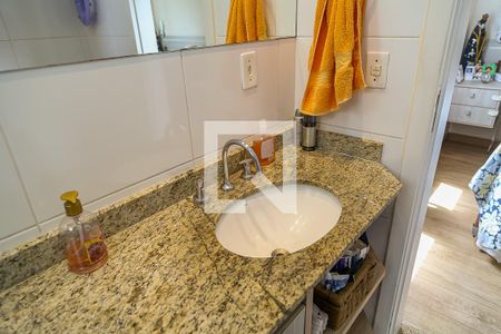 Apartamento à venda com 70m², 2 quartos e 1 vagaBanheiro da Suíte - Pia