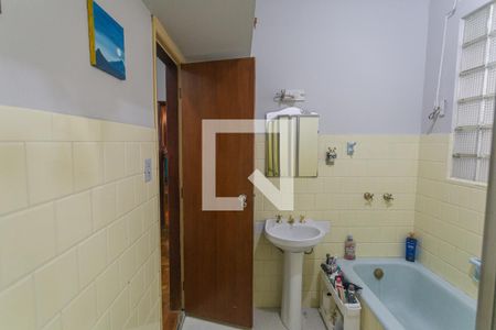 Apartamento à venda com 130m², 4 quartos e 1 vaga Apartamento à venda com 130m², 4 quartos e 1 vagaBanheiro Social