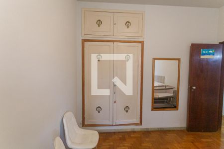Apartamento à venda com 130m², 4 quartos e 1 vaga Apartamento à venda com 130m², 4 quartos e 1 vagaArmário do Quarto 2