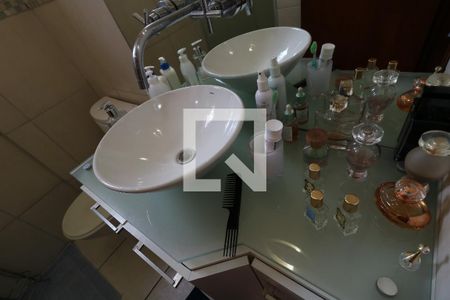 Apartamento à venda com 83m², 2 quartos e 2 vagasBanheiro da Suíte - Pia