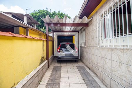 Casa à venda com 100m², 2 quartos e 4 vagas Casa à venda com 100m², 2 quartos e 4 vagasGaragem