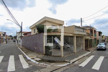 Casa à venda com 127m², 2 quartos e 3 vagas Casa à venda com 127m², 2 quartos e 3 vagasFachada