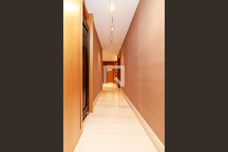 Apartamento à venda com 370m², 3 quartos e 5 vagas Apartamento à venda com 370m², 3 quartos e 5 vagasCorredor