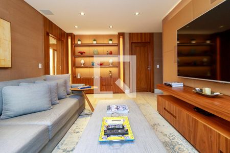 Apartamento à venda com 370m², 3 quartos e 5 vagas Apartamento à venda com 370m², 3 quartos e 5 vagasSala Privativa