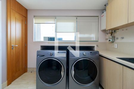 Apartamento à venda com 370m², 3 quartos e 5 vagas Apartamento à venda com 370m², 3 quartos e 5 vagasÁrea de Serviço