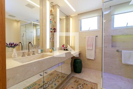 Apartamento à venda com 370m², 3 quartos e 5 vagas Apartamento à venda com 370m², 3 quartos e 5 vagasSuíte Principal - Banheiro 2