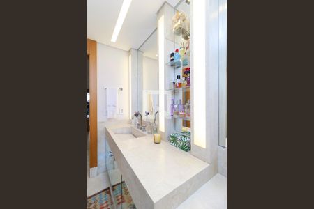 Apartamento à venda com 370m², 3 quartos e 5 vagas Apartamento à venda com 370m², 3 quartos e 5 vagasSuíte Principal - Banheiro 2