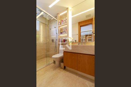 Apartamento à venda com 370m², 3 quartos e 5 vagas Apartamento à venda com 370m², 3 quartos e 5 vagasSuíte Principal - Banheiro 1